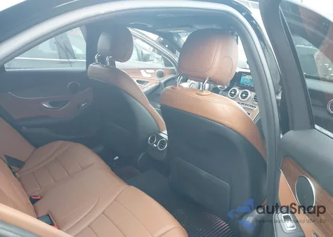 2019 Mercedes-Benz C 300 4Matic z USA, uszkodzony, nr VIN WDDWF8EB9KR514967